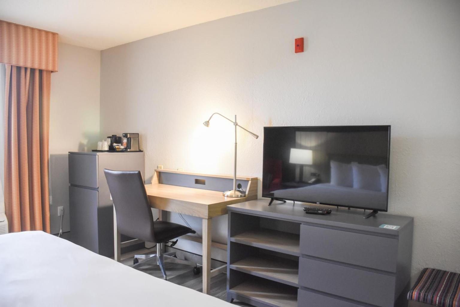 Country Inn & Suites By Radisson Bloomington-Normal West, Il ภายนอก รูปภาพ