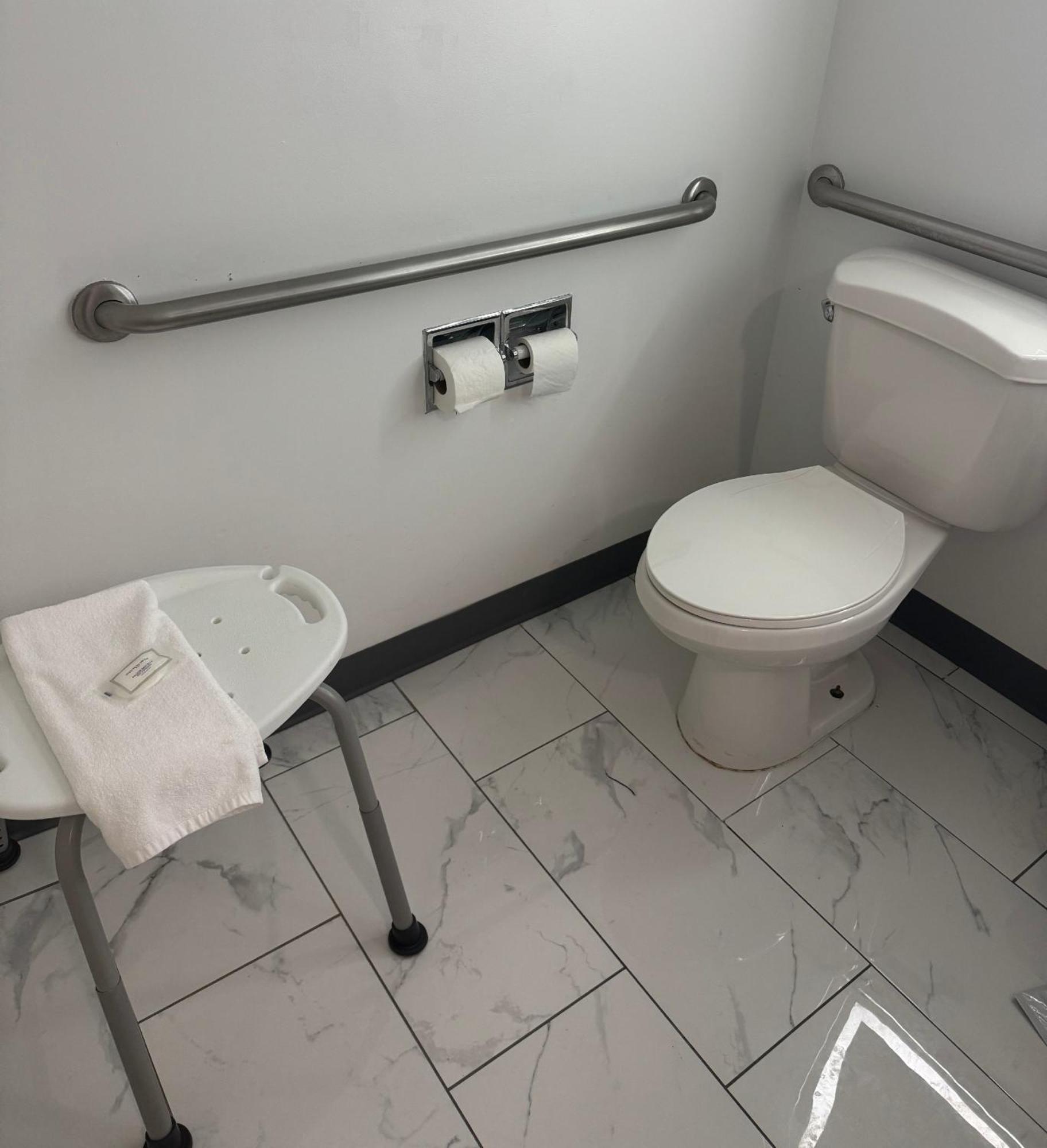 Country Inn & Suites By Radisson Bloomington-Normal West, Il ภายนอก รูปภาพ